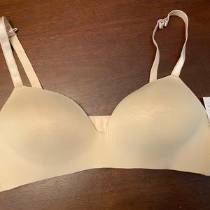 NWT Women’s Plus size adjustable Bra. Size 40C.